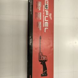 Milwaukee M12 FUEL 8 in. 12V Lithium-Ion Brushless Cordless Hedge Trimmer Kit with 4.0 Ah Battery and Charger