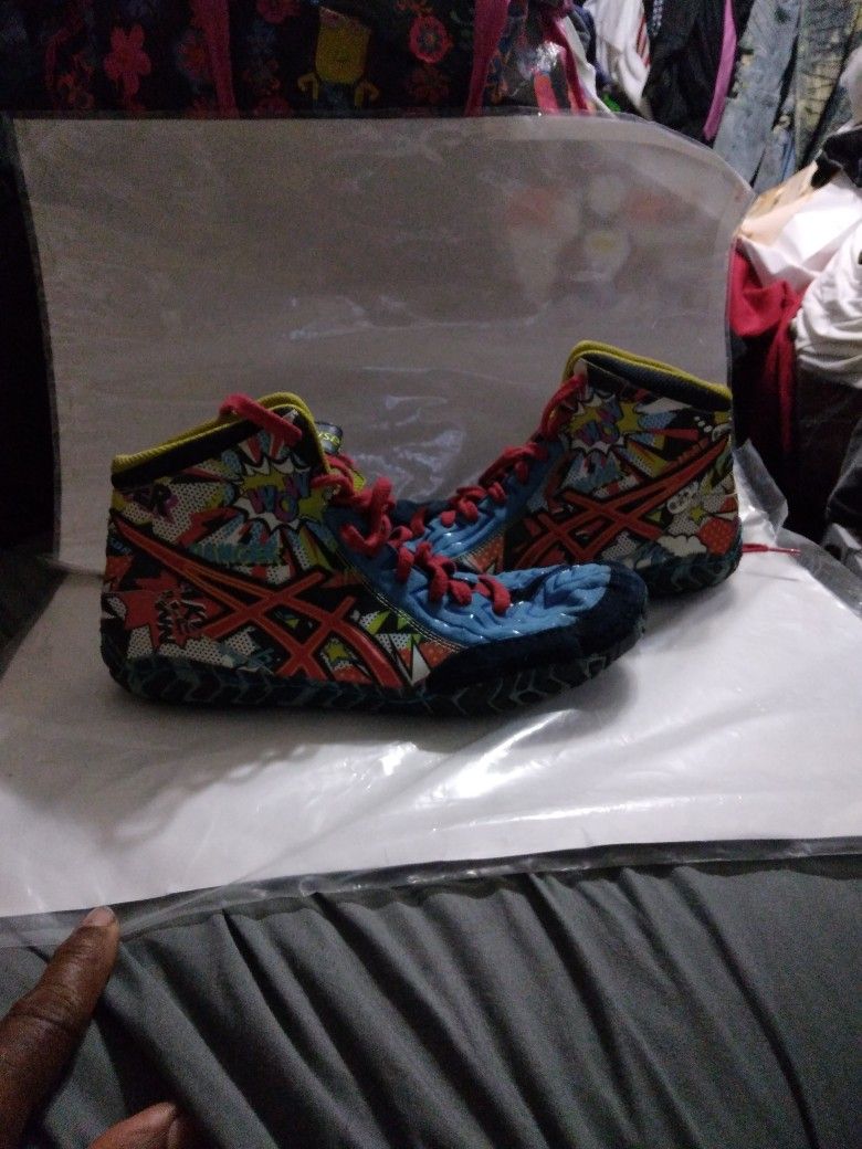 ASICS Men Aggressor 3 Size 9 1/2 USED