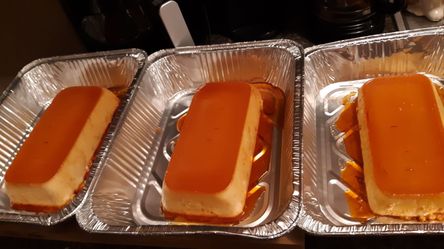 Flanes gigantes de Vainilla y Queso $10