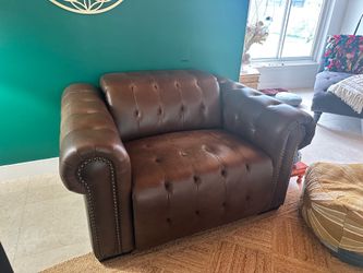 Brown Oversized Tufted Leather Accent Chair – Chesterfield Style