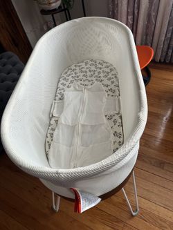 Snoo bassinet