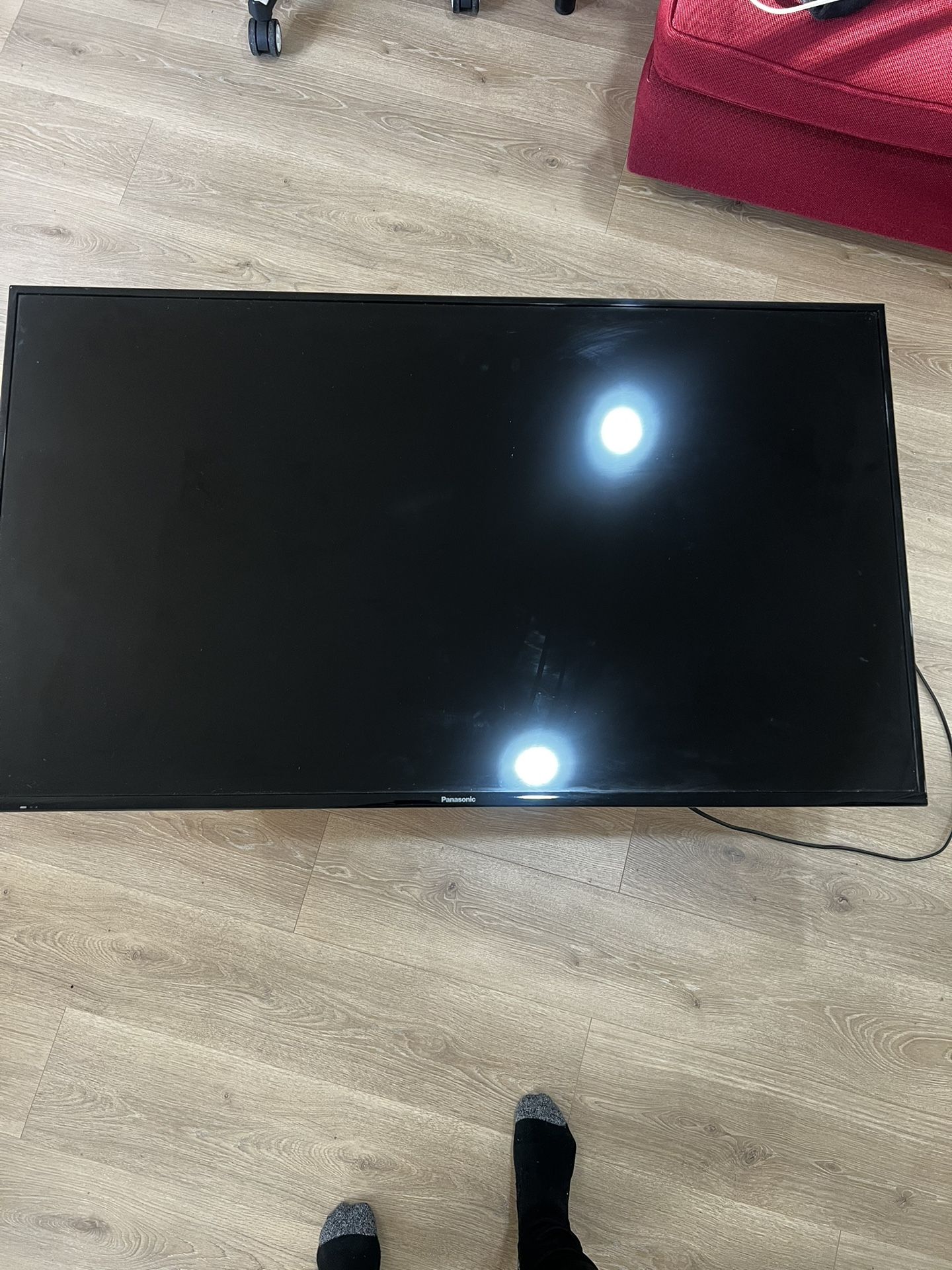 43’ Panasonic 100 W/mount 100$ 