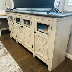 LIKE NEW - TV STAND 