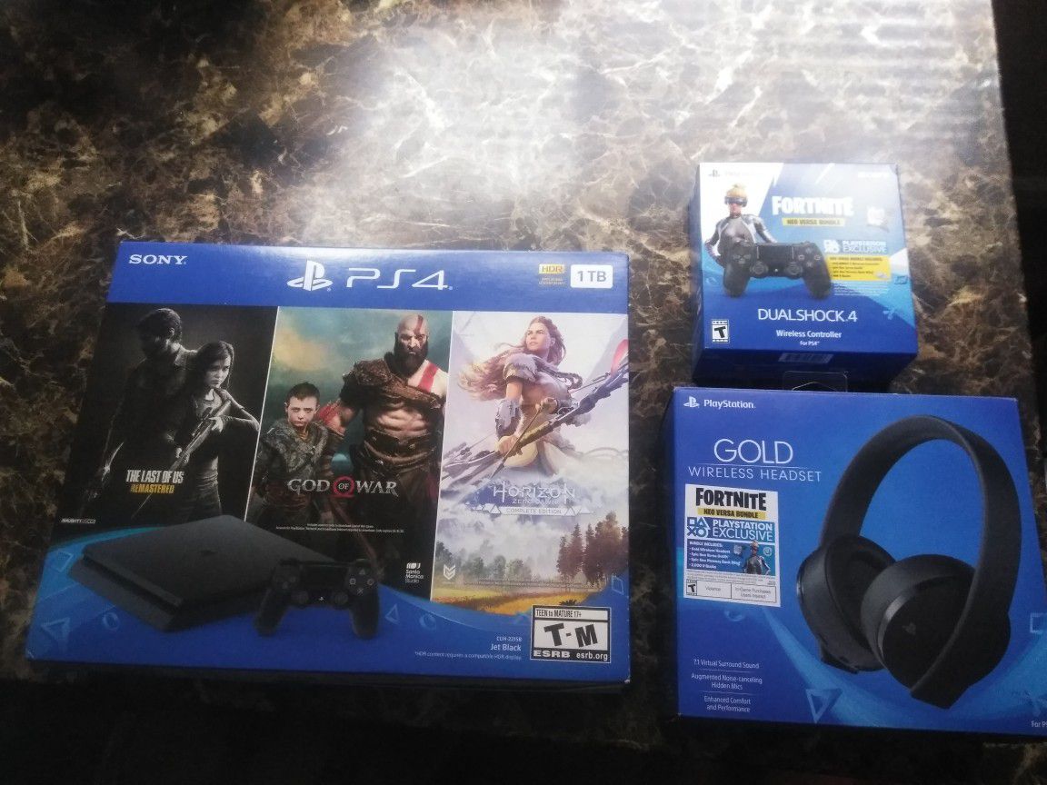 New PS4 fortnite bundle. Will sell separate...