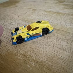 2005 Mattel Hot Wheels Yellow Race Car Formul8r Collectible Car Loose Used Blue