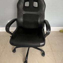 gaming chair in excellent condition $60 