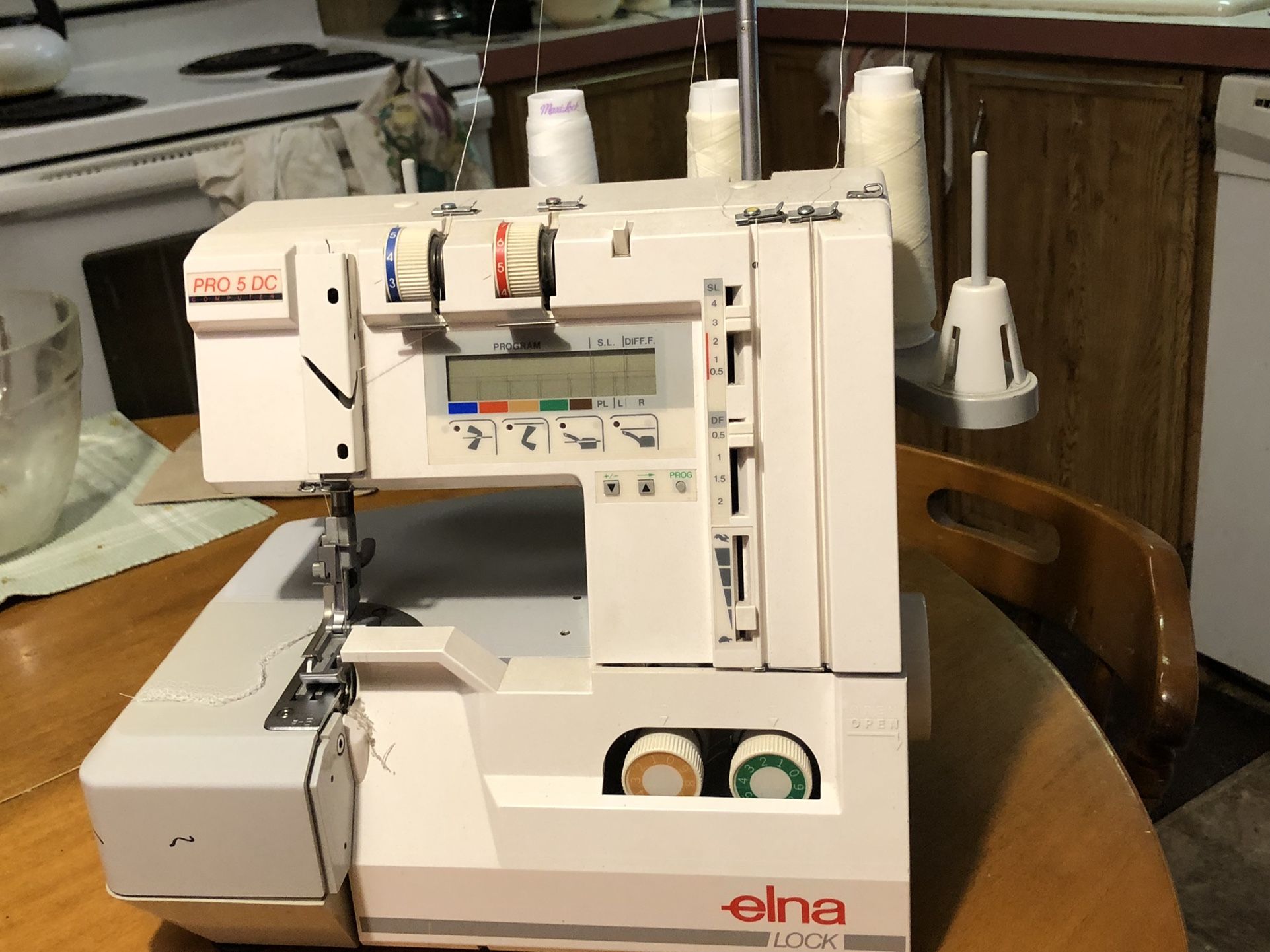 Elna 5 Pro DC Serger