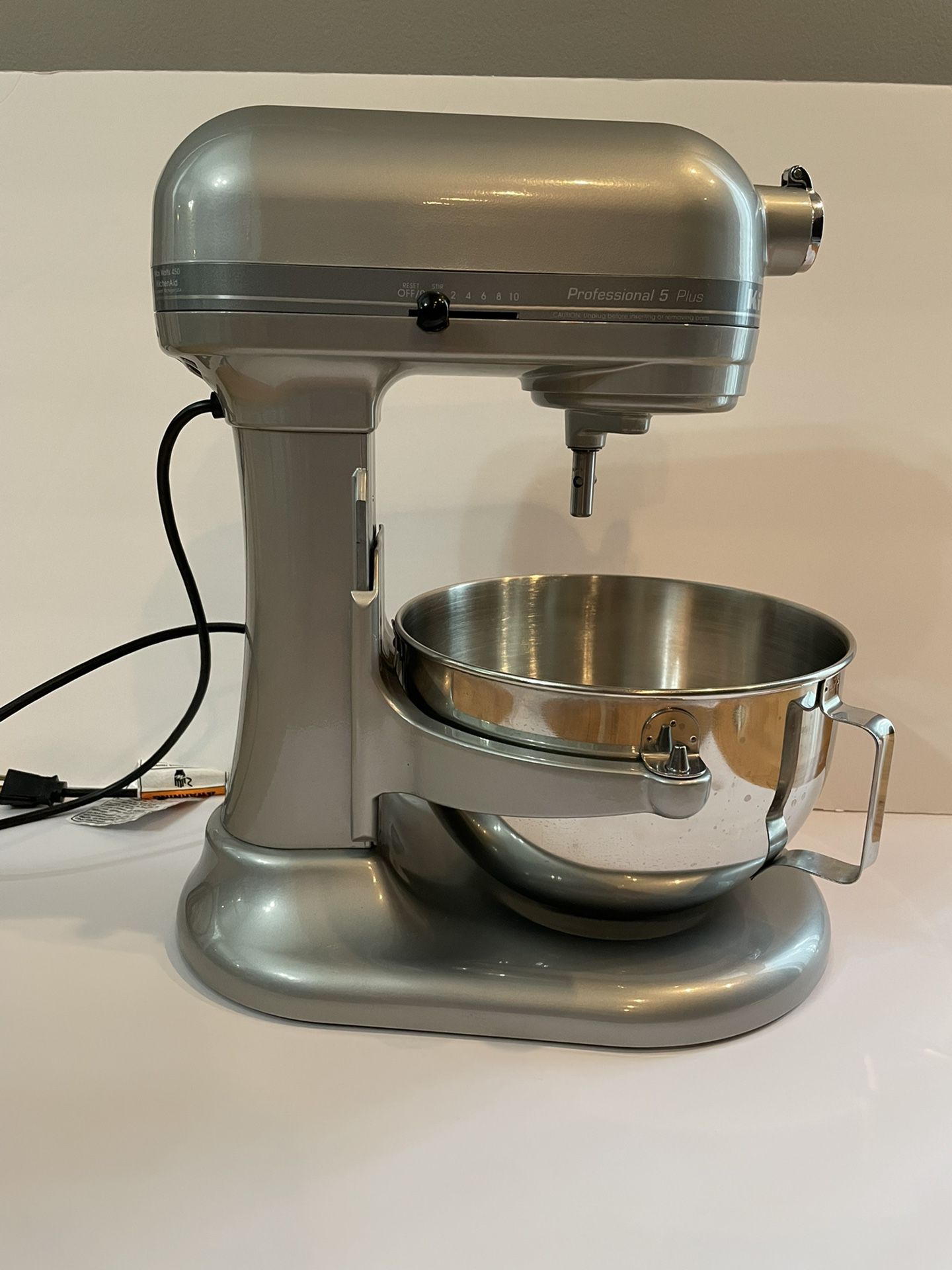 KitchenAid - Professional 5 Plus Series 5 Quart Bowl-Lift Stand Mixer -  KV25G0XSL - Silver for Sale in Austin, TX - OfferUp