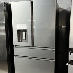 Café - 27.8 Cu. Ft. 4-Door French Door Smart Refrigerator with Convertible Drawer with Soft Freeze - Platinum Glass  Four-door configuration: This ref