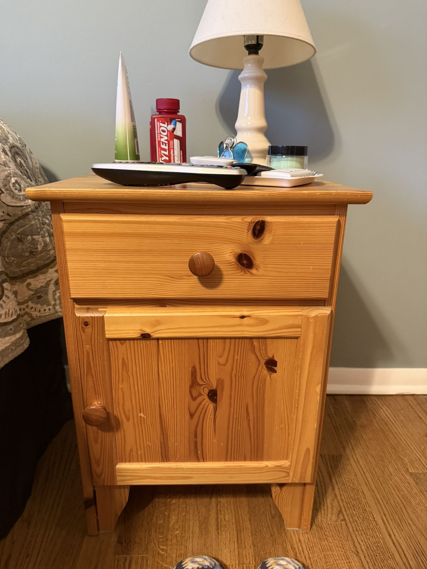 Set of solid wood nightstands/end Tables
