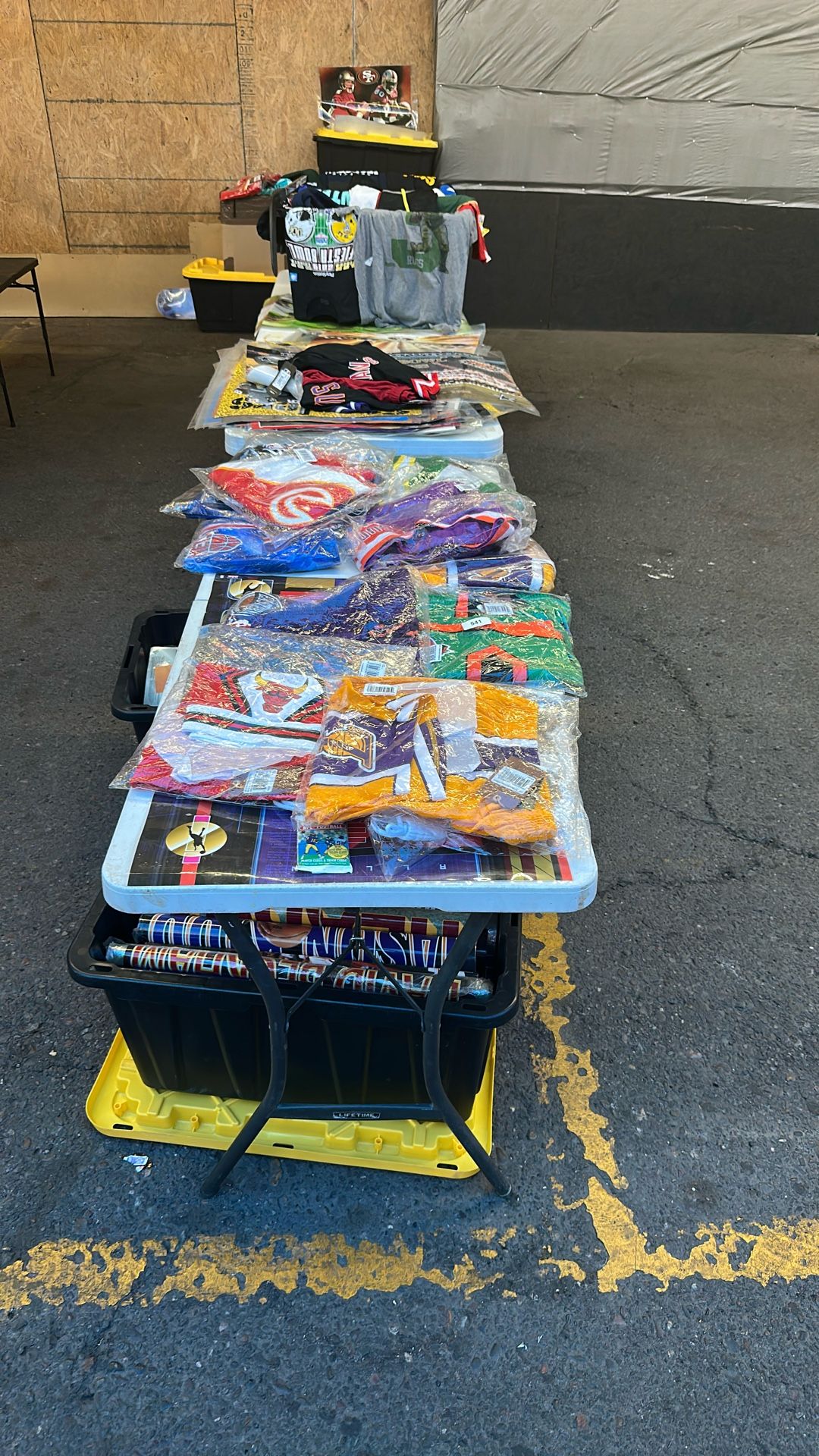 Swap meet on 32nd St. and Washington. I am here now.