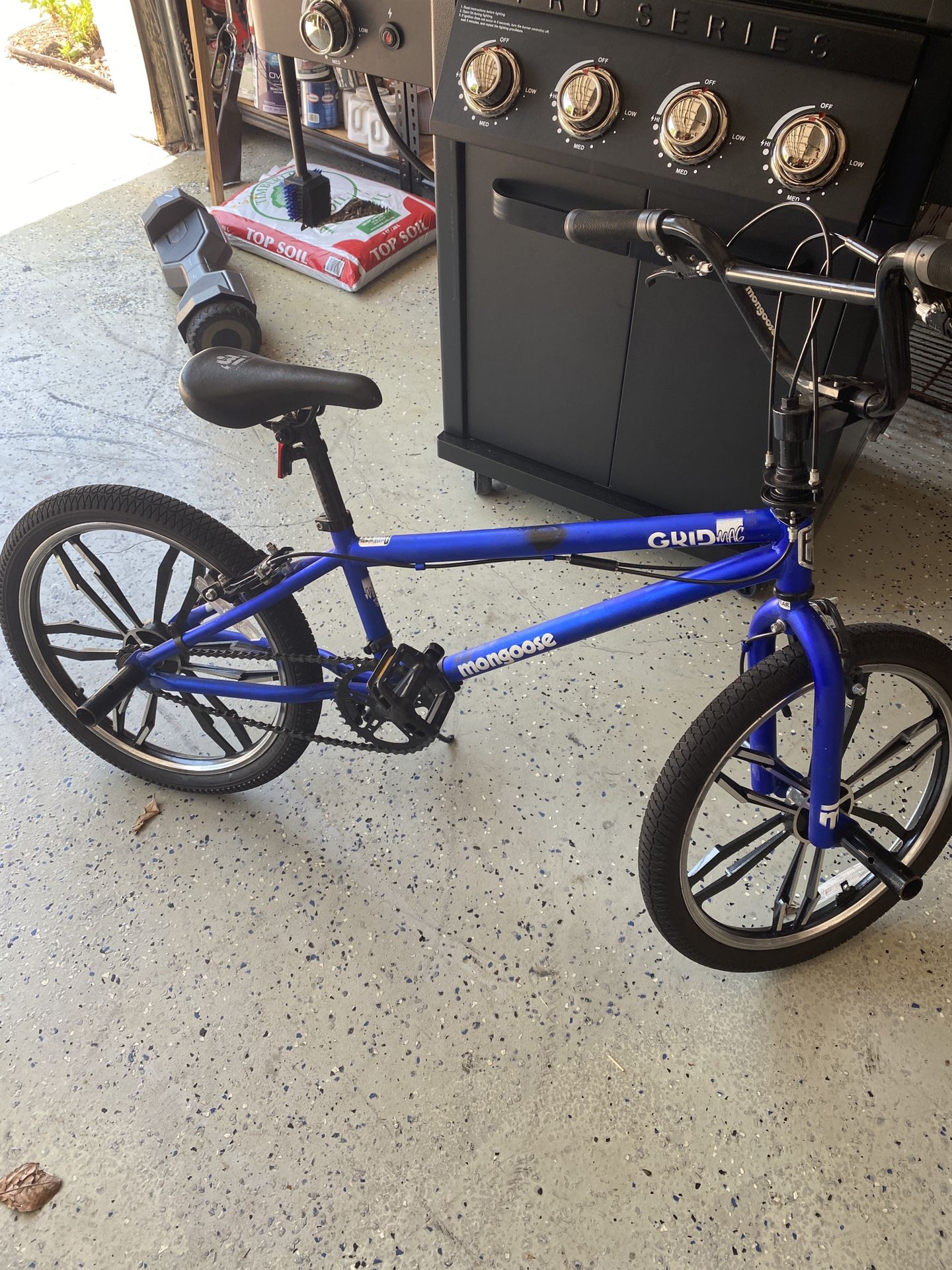 Mongoose Grid Mag 20 Inch Bike