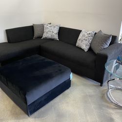 SECTIONAL SOFA - COUCH