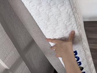 Queen Size Bob-O-Pedic Gel Memory Foam Mattress