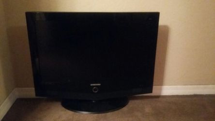 32" Samsung TV Non-smoking home