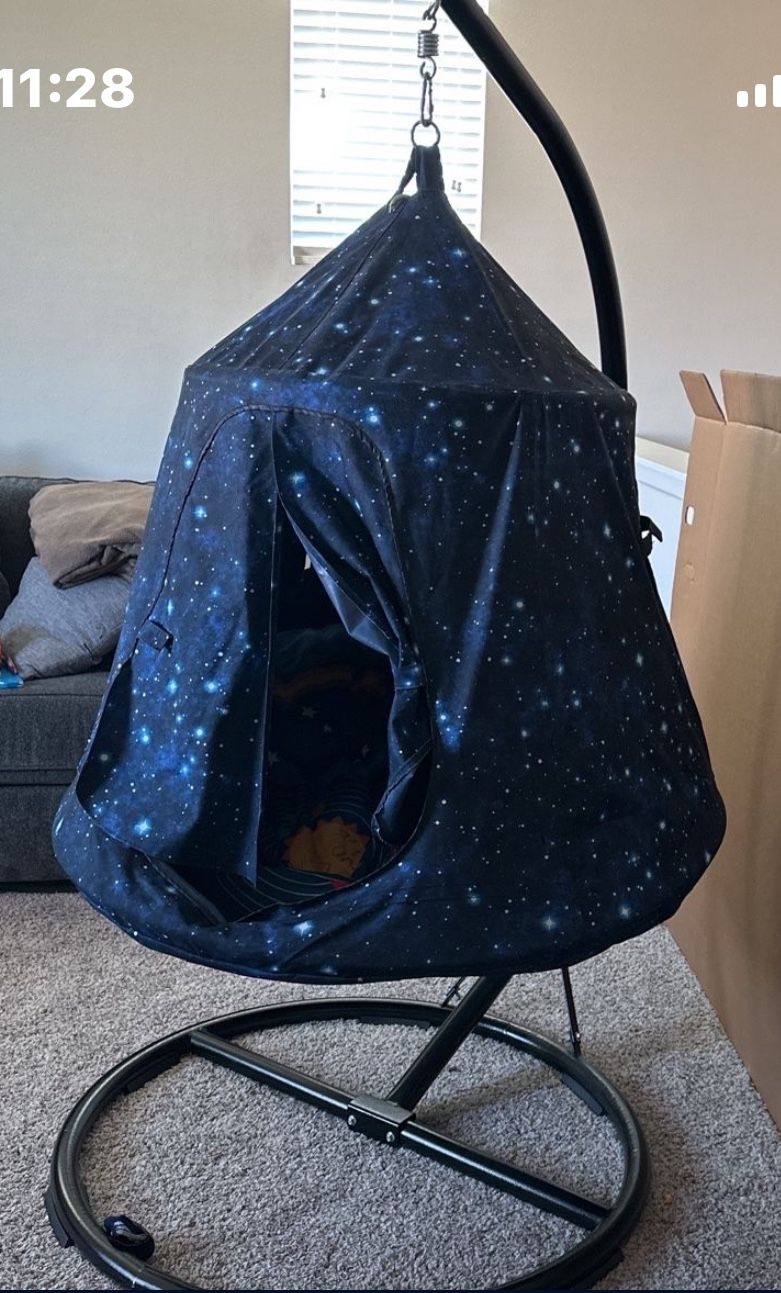 Hanging Pod
