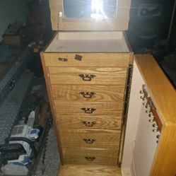Amiore Jewelry Box  Just Asking For 80 Or Best Offer