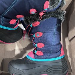 Kamik snowgypsy boots Size 5 Girls Snow Shoes