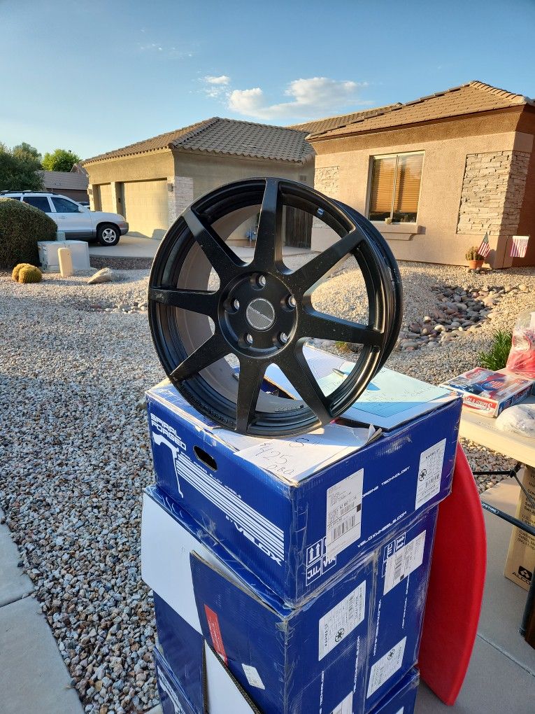 Velox Wheels 18" 5 Hole