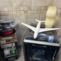 Creality K1C 3D Printer – Like New + 8 Filaments + Filament Dryer