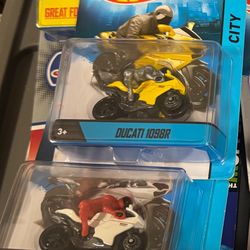 2013 Hot Wheels Ducati 1098Rs With Figure