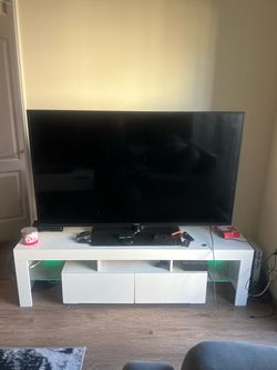 Selling tv entertainment table