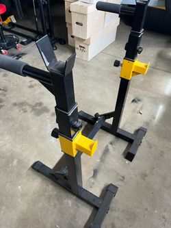Expandable barbell rack with dip bar