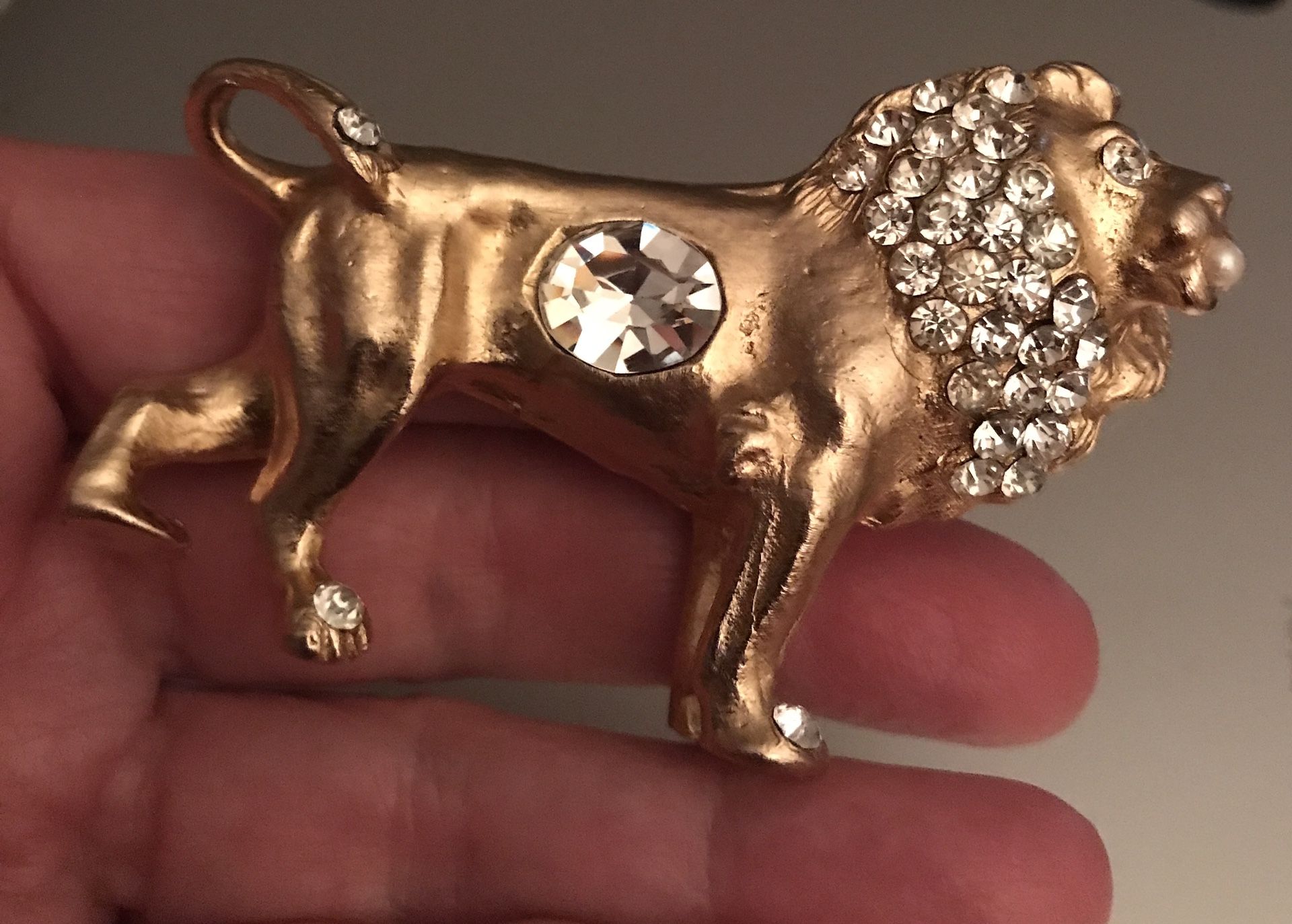 Vintage  AVERIL Gold Plated Clear Rhinestone Lion Brooch Signed 