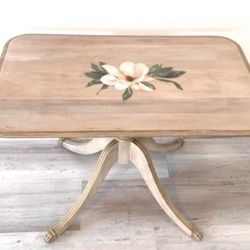 Solid Wood Accent Table 🛋️ can be used as a coffee table or side table