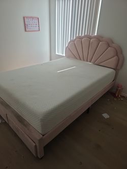 Full size matress and bed set $200 all for 200