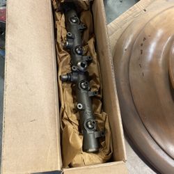 Ford Fuel Supply Manifold