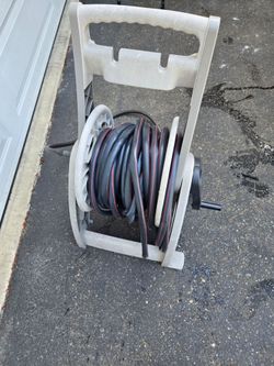 Suncast garden hose reel & hose
