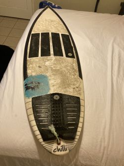5’6 chilli surfboard