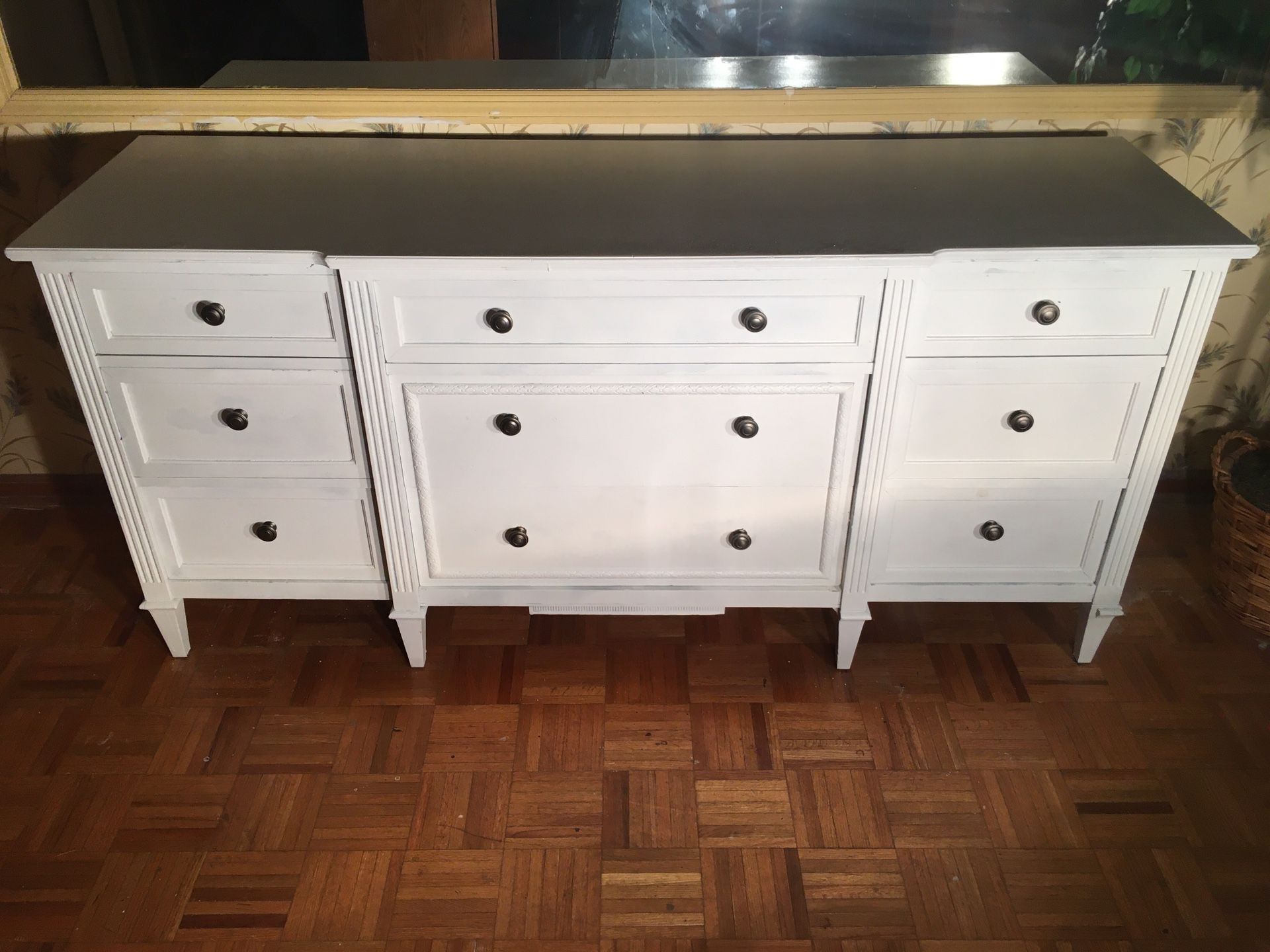 Dresser all wood just beautiful. Cod available if you can’t pick it up.