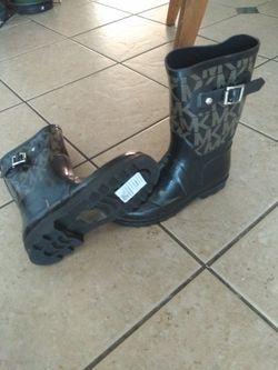 MK KIDS RAIN BOOTS SZ 2 NEW $50