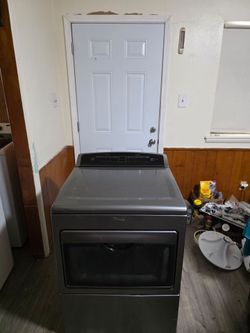 WHIRPOOL STAINLESS STEEL ELECTRIC DRYER GOOD CONDITION HEAVY DUTY DELIVERY AVAILABLE FOR EXTRA FEE