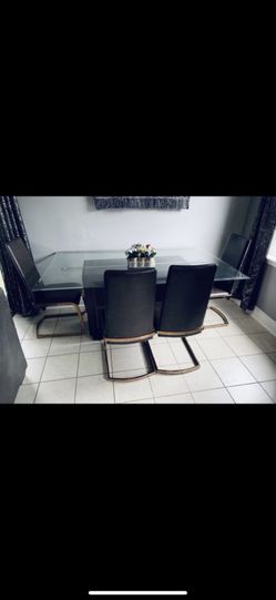 Dining table with four chairs and storage on bottom