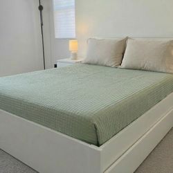 Complete Queen Bedroom Set (6-Piece)