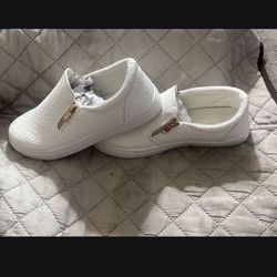 Zapatos Nuevos  Size 4  $30 