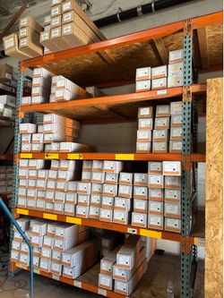 Pallet rack for warehouse storage