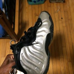 Nike foamposites metallic size 7