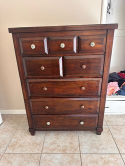 Free Wooden 8 drawer dresser