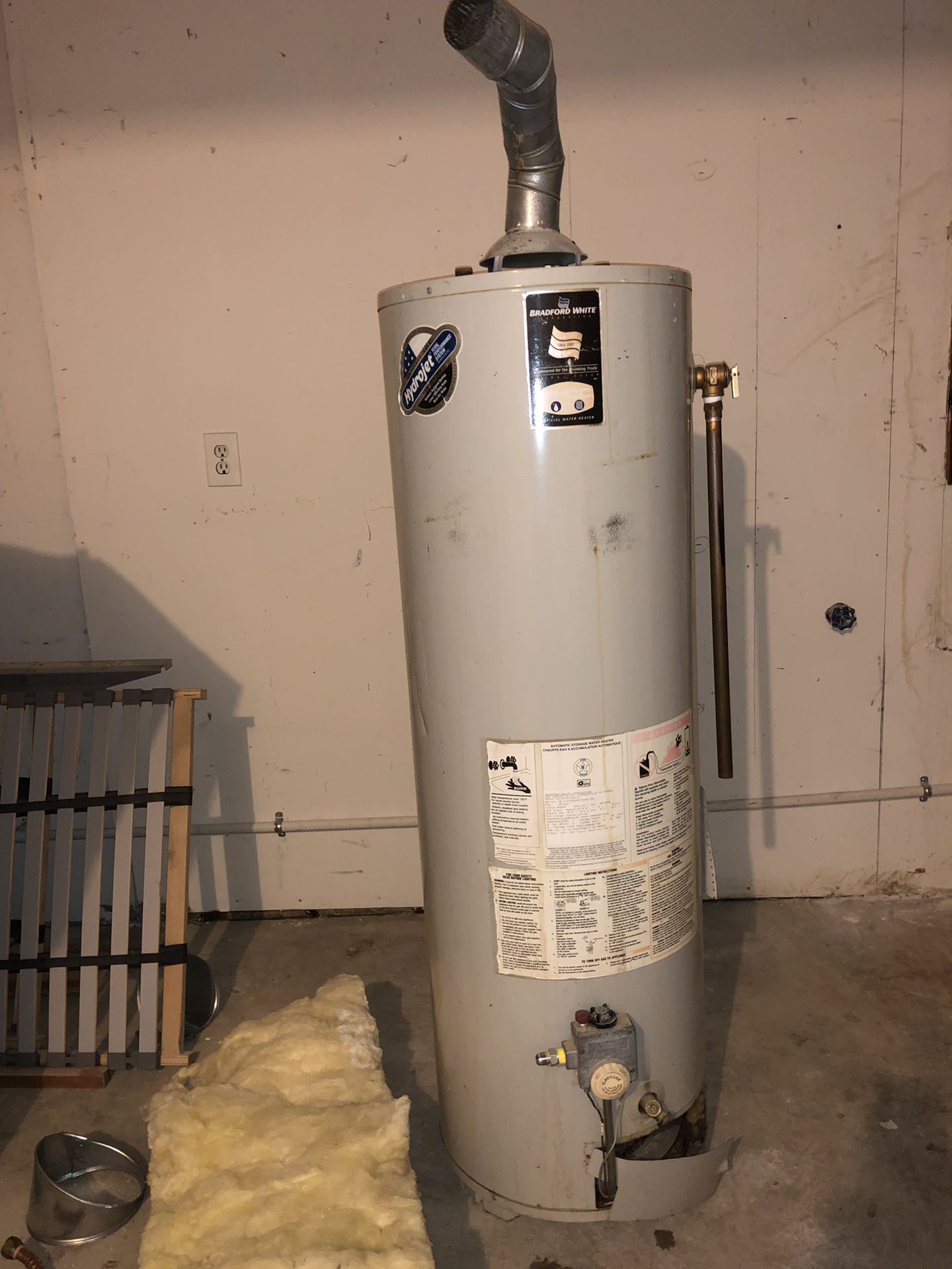 Gas Water heater 40 gallon $1