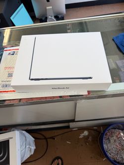 Apple MacBook Air 13” M3 A3113 – 8GB RAM – 256GB SSD – 1 Cycle – 100% Battery