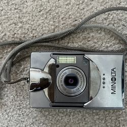 Konica Minolta DiMAGE G500 compact digital camera