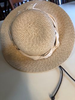 Straw hat by Solar Escape