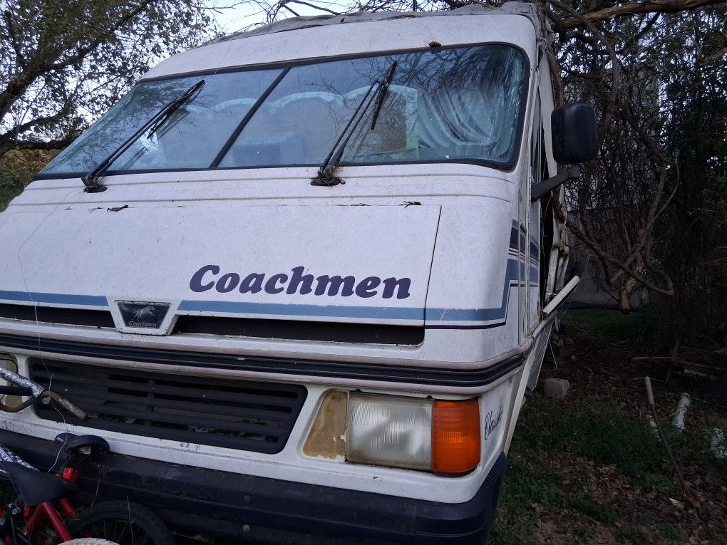 R V Coachman Classic 79 Good Moter And Trans Runs Good Boudy Needs Work