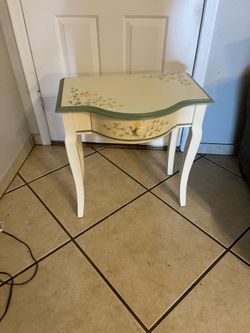 Vintage end  table