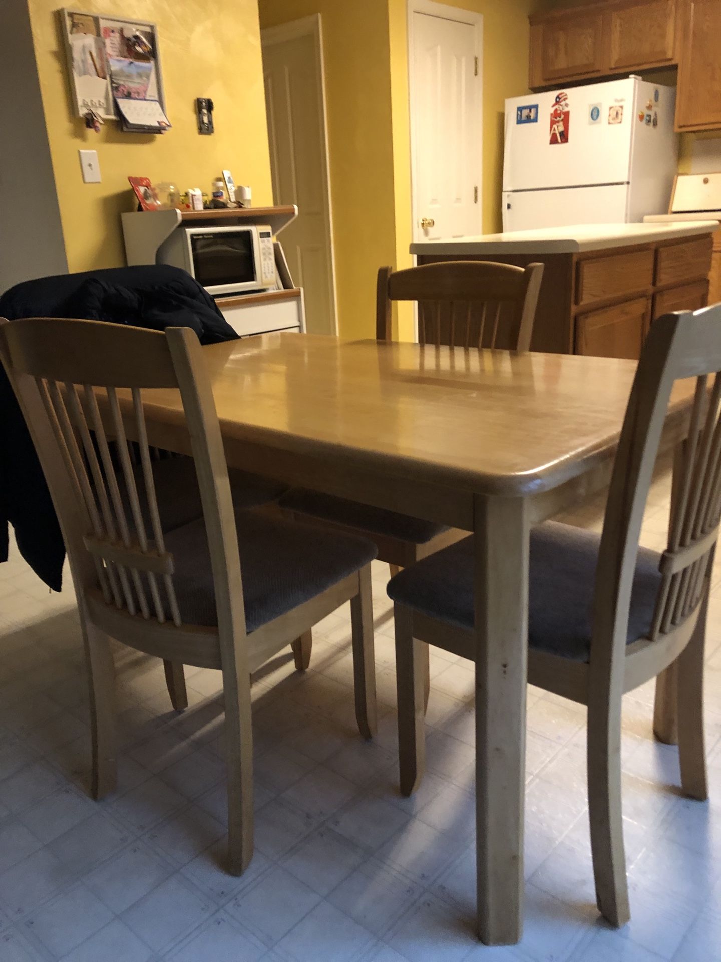 Kitchen Table with 4 Chairs.