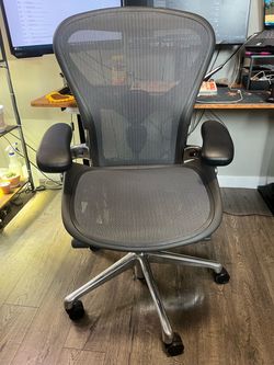 Herman Miller Aeron Size B – 2025 – Fully Loaded – Like New
